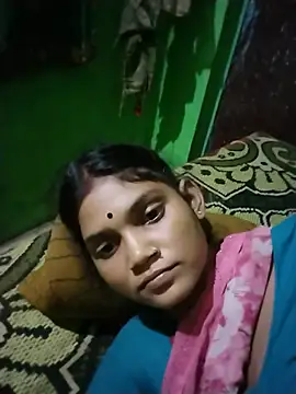 Snapshot of Jooli_cuty chatting on August 4, 2026, 4:44 pm Jooli cuty online show from August 4, 2026, 4:44 pm