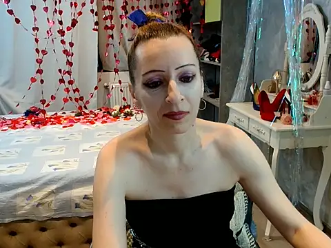 AnneDevrim online show from February 5, 2026, 6:42 am