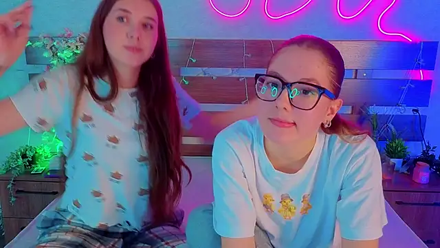 MargaretMorris online show from December 15, 2025, 12:44 pm