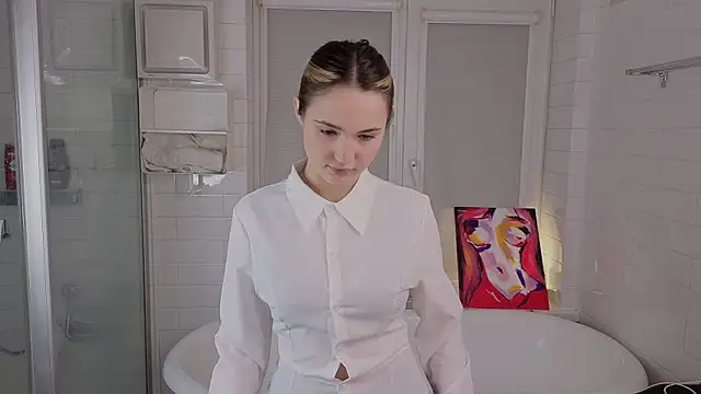 LeenaPuita online show from February 25, 2026, 4:51 pm