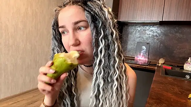 GeraldineStevenson online show from March 3, 2026, 8:10 am