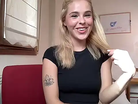 skychloe online show from November 4, 2025, 1:59 pm