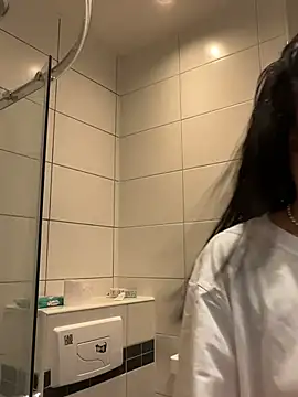 VickyM99 online show from March 17, 2026, 7:33 am