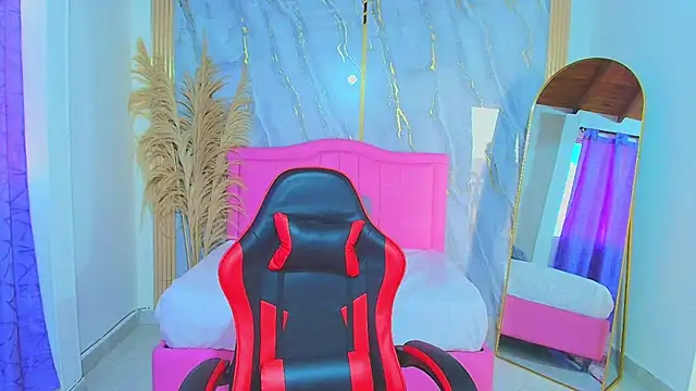 sarahrousse  online show from November 4, 2025, 2:54 pm