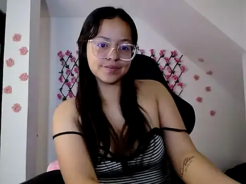 Snapshot of roseviole chatting on November 6, 2025, 1:15 pm roseviole online show from November 6, 2025, 1:15 pm