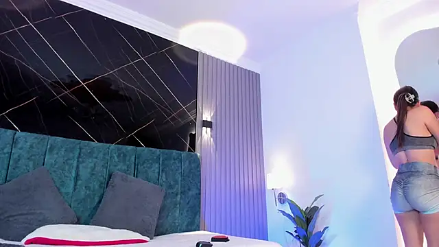 Bella Riverss online show from April 18, 2026, 7:07 pm