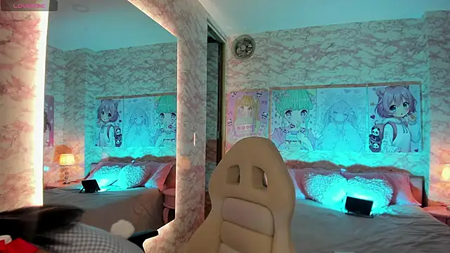 sensual skinny online show from December 16, 2025, 1:32 am