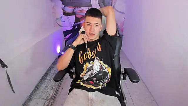 Aleck Boy online show from December 4, 2025, 7:13 pm