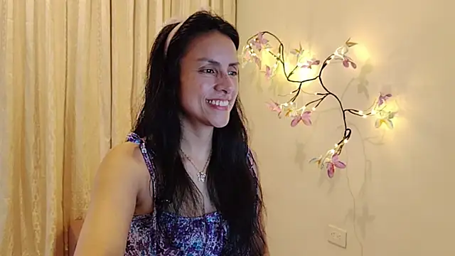 Snapshot of Bella_Exhibition chatting on June 3, 2026, 7:18 pm Bella Exhibition online show from June 3, 2026, 7:18 pm