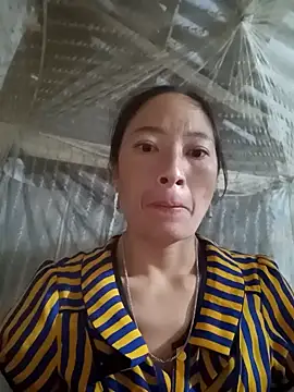 oanh-oanhbay online show from November 19, 2025, 9:48 pm