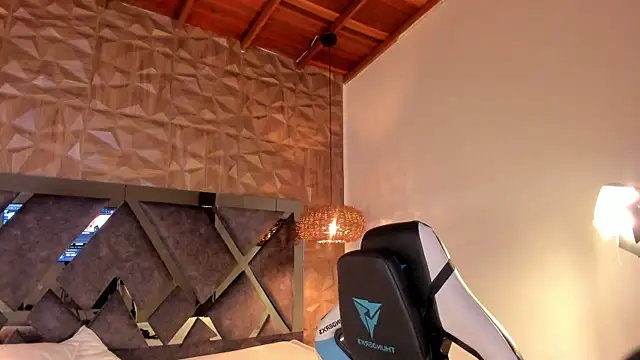 Kiara velvet   online show from April 6, 2026, 5:19 am