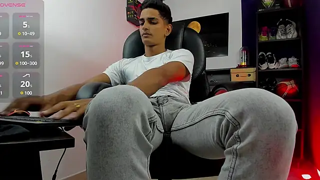 Snapshot of Alex_king27 chatting on July 16, 2026, 12:40 am Alex king27 online show from July 16, 2026, 12:40 am