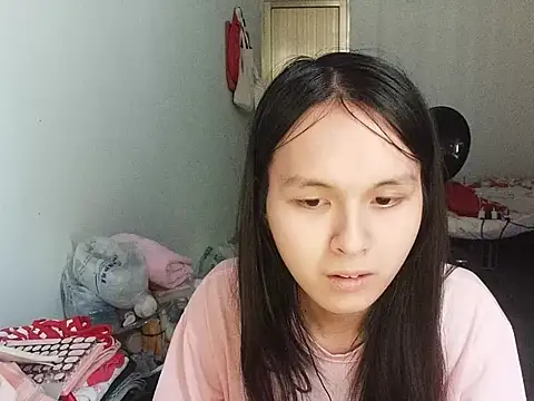 Snapshot of RebelAura chatting on June 19, 2026, 9:26 am RebelAura online show from June 19, 2026, 9:26 am