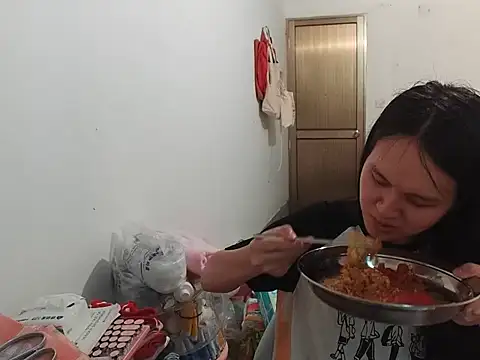 Snapshot of RebelAura chatting on June 24, 2026, 11:57 pm RebelAura online show from June 24, 2026, 11:57 pm