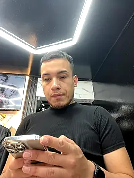 Snapshot of Daniel_Martinz chatting on November 8, 2025, 5:49 pm Daniel Martinz online show from November 8, 2025, 5:49 pm