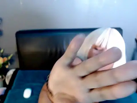 Slipperyebony online show from November 17, 2025, 7:45 am