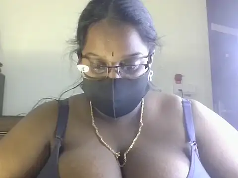 Snapshot of hootypriya chatting on July 22, 2026, 11:40 pm hootypriya online show from July 22, 2026, 11:40 pm