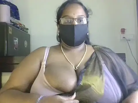 Snapshot of hootypriya chatting on July 29, 2026, 9:36 pm hootypriya online show from July 29, 2026, 9:36 pm
