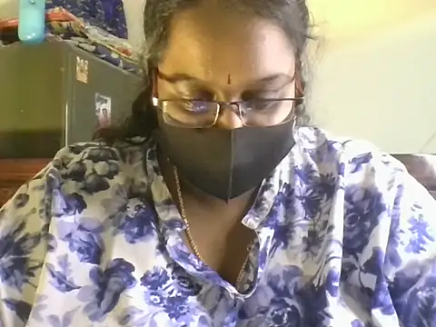 Snapshot of hootypriya chatting on July 23, 2026, 2:24 pm hootypriya online show from July 23, 2026, 2:24 pm
