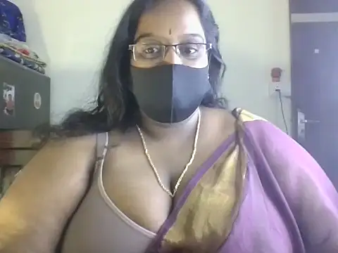 Snapshot of hootypriya chatting on July 27, 2026, 4:47 pm hootypriya online show from July 27, 2026, 4:47 pm