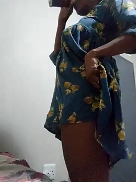 Mommy Sienna online show from November 10, 2025, 4:56 pm