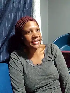 Snapshot of Mommy_Sienna chatting on June 18, 2026, 5:40 pm Mommy Sienna online show from June 18, 2026, 5:40 pm