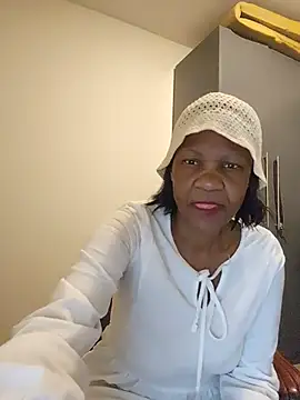 Snapshot of Mommy_Sienna chatting on June 7, 2026, 6:46 pm Mommy Sienna online show from June 7, 2026, 6:46 pm
