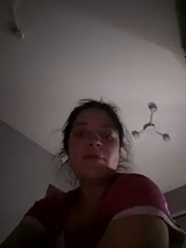 LinaGlow  online show from November 19, 2025, 4:40 pm