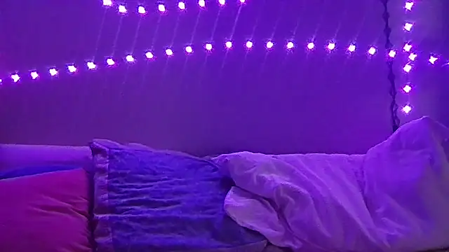 Redriddinghood8 online show from November 16, 2025, 3:33 am