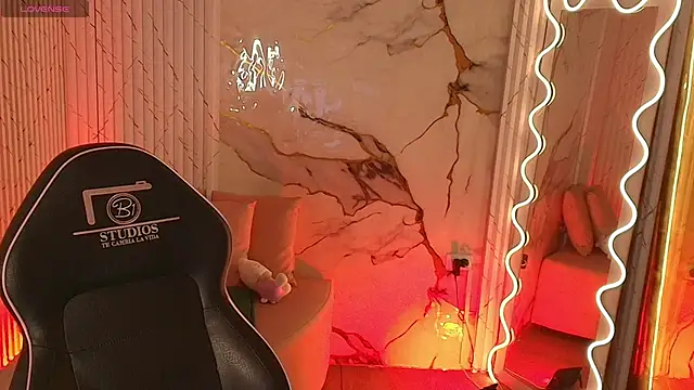 PEACHY TAY online show from April 7, 2026, 11:12 am