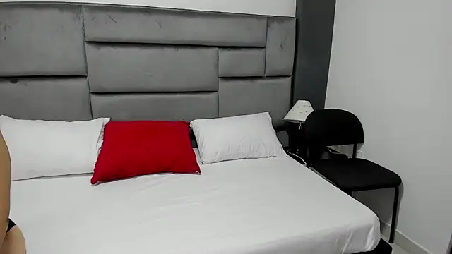 CatleyaSmith online show from January 11, 2026, 12:12 pm