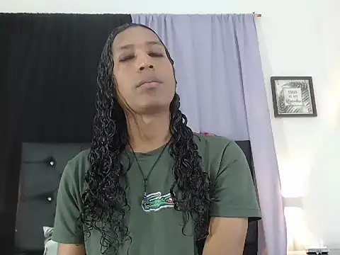 MiaCoock online show from November 22, 2025, 12:26 pm