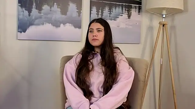 TeriRazey online show from November 5, 2025, 3:53 am