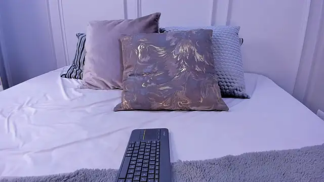 Snapshot of Luciajonnes chatting on November 11, 2025, 1:39 pm Luciajonnes online show from November 11, 2025, 1:39 pm