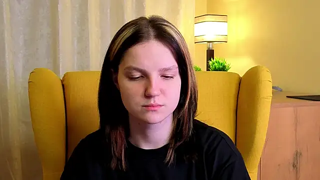 LatinaHuguenin online show from April 11, 2026, 9:07 pm