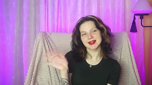 LatinaHuguenin online show from March 12, 2026, 7:07 pm