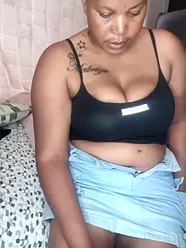 Qeenbrie online show from November 17, 2025, 4:11 pm