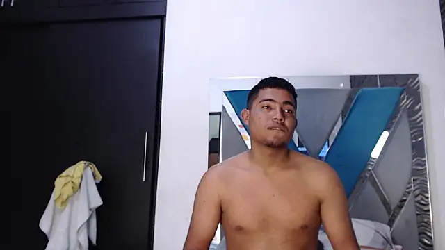 Naty And Maxx online show from December 17, 2025, 7:30 pm