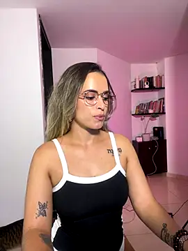 Snapshot of Zhara_110 chatting on November 8, 2025, 11:19 pm Zhara 110 online show from November 8, 2025, 11:19 pm