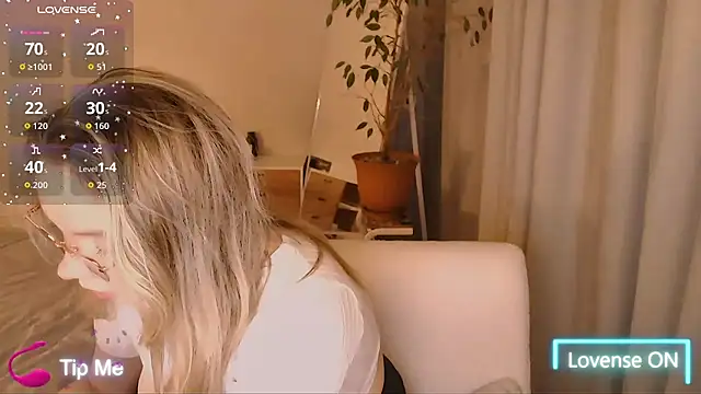 PolinaXXXXJones online show from February 18, 2026, 7:43 pm