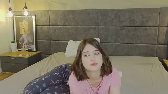 Snapshot of Ruby_de_Cherry chatting on November 14, 2025, 6:17 am Ruby de Cherry online show from November 14, 2025, 6:17 am