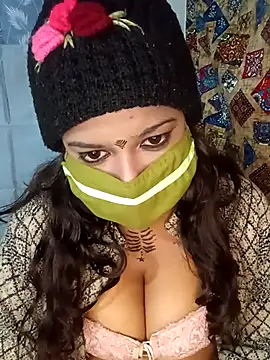 V HOT CUTE online show from November 12, 2025, 4:44 pm