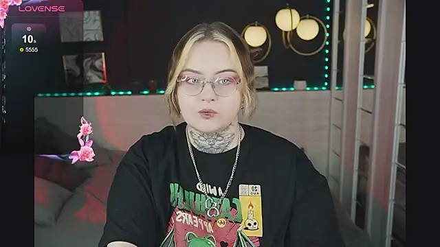 Snapshot of Arya_Addams chatting on November 8, 2025, 12:03 am Arya Addams online show from November 8, 2025, 12:03 am