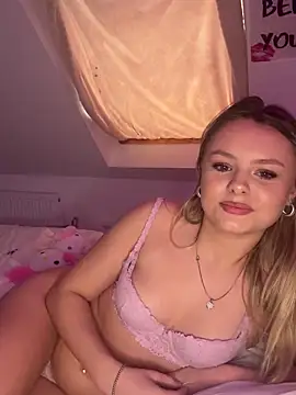 Snapshot of LillieWebb_ chatting on November 7, 2025, 1:04 pm LillieWebb online show from November 7, 2025, 1:04 pm