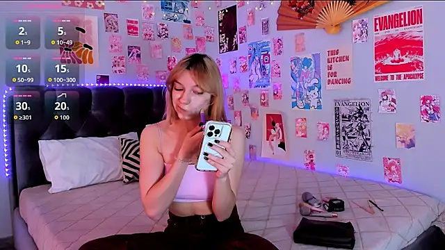 CindyMoriLove online show from April 12, 2026, 5:33 am