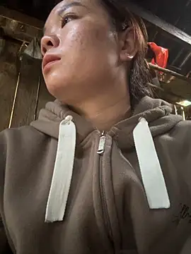 Snapshot of Dilen_7533 chatting on December 2, 2025, 12:33 am Dilen 7533 online show from December 2, 2025, 12:33 am