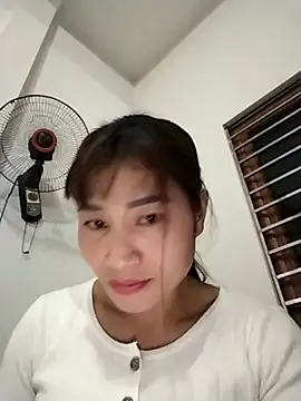 Snapshot of Qoine392 chatting on December 16, 2025, 1:37 pm Qoine392 online show from December 16, 2025, 1:37 pm