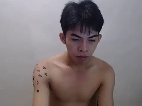 Snapshot of Urhotsilverboy chatting on April 24, 2026, 6:10 pm Urhotsilverboy online show from April 24, 2026, 6:10 pm