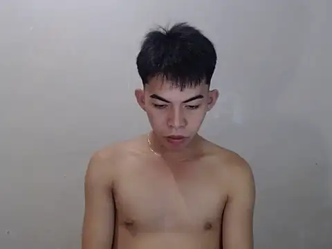 Snapshot of Urhotsilverboy chatting on May 2, 2026, 4:23 pm Urhotsilverboy online show from May 2, 2026, 4:23 pm