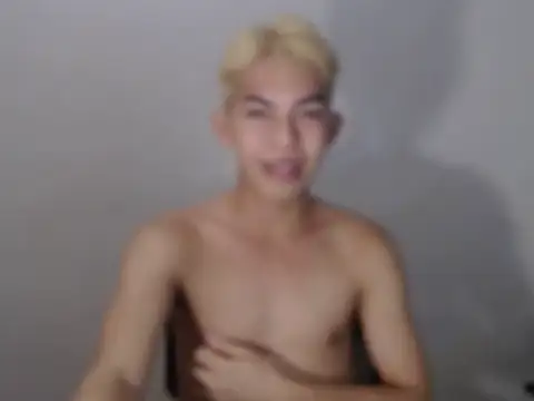 Snapshot of Urhotsilverboy chatting on May 18, 2026, 3:28 pm Urhotsilverboy online show from May 18, 2026, 3:28 pm